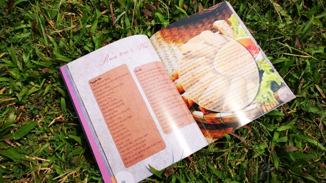 Món Ngon Xứ Huế - HUE DELICACIES (Song Ngữ)